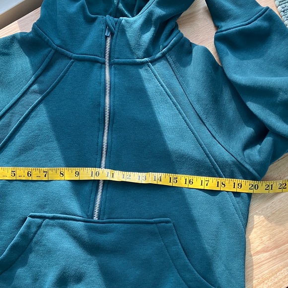 FOREST GREEN DANSKIN CROPPED HOODY
SIZE SMALL - Picture 4 of 10